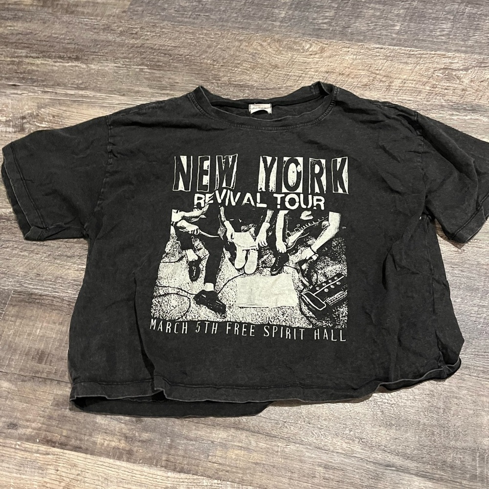 NEW YORK gray graphic tee slightly cropped